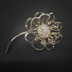 1968 Vintage Signed Sarah Coventry Goldtone Aurora Borealis Crystal Flower  Pin